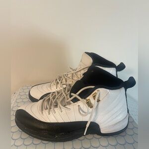 Men’s Nike air jordan 12s taxis